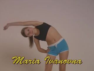 Maria looked nydelig i hver skudd og akrobatisk flytte
