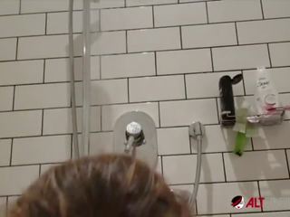 Pieprzenie wytatuowany wezwanie dziewczyna heidi awangarda napalone w the prysznic