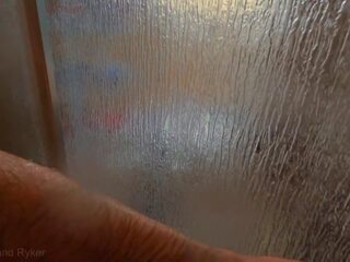 Úžasný pohlaví film po získávání mokrý v the sprchový: sexually aroused pohlaví klip výkon. mya pruh