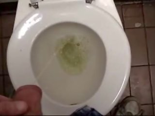 Publisks tualete urinējošas