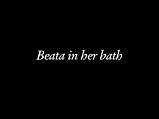 Beata doigtage en son bain